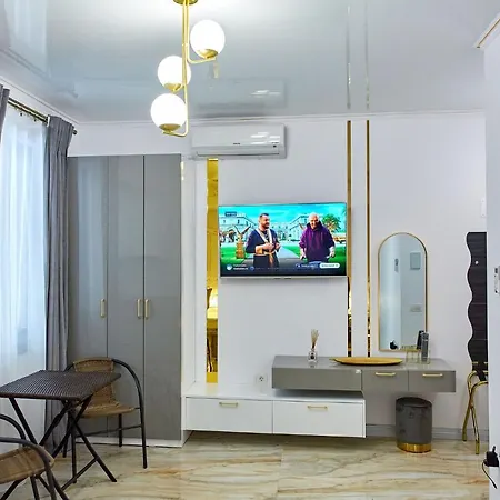 Long Apartment *