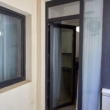 Long Apartment *